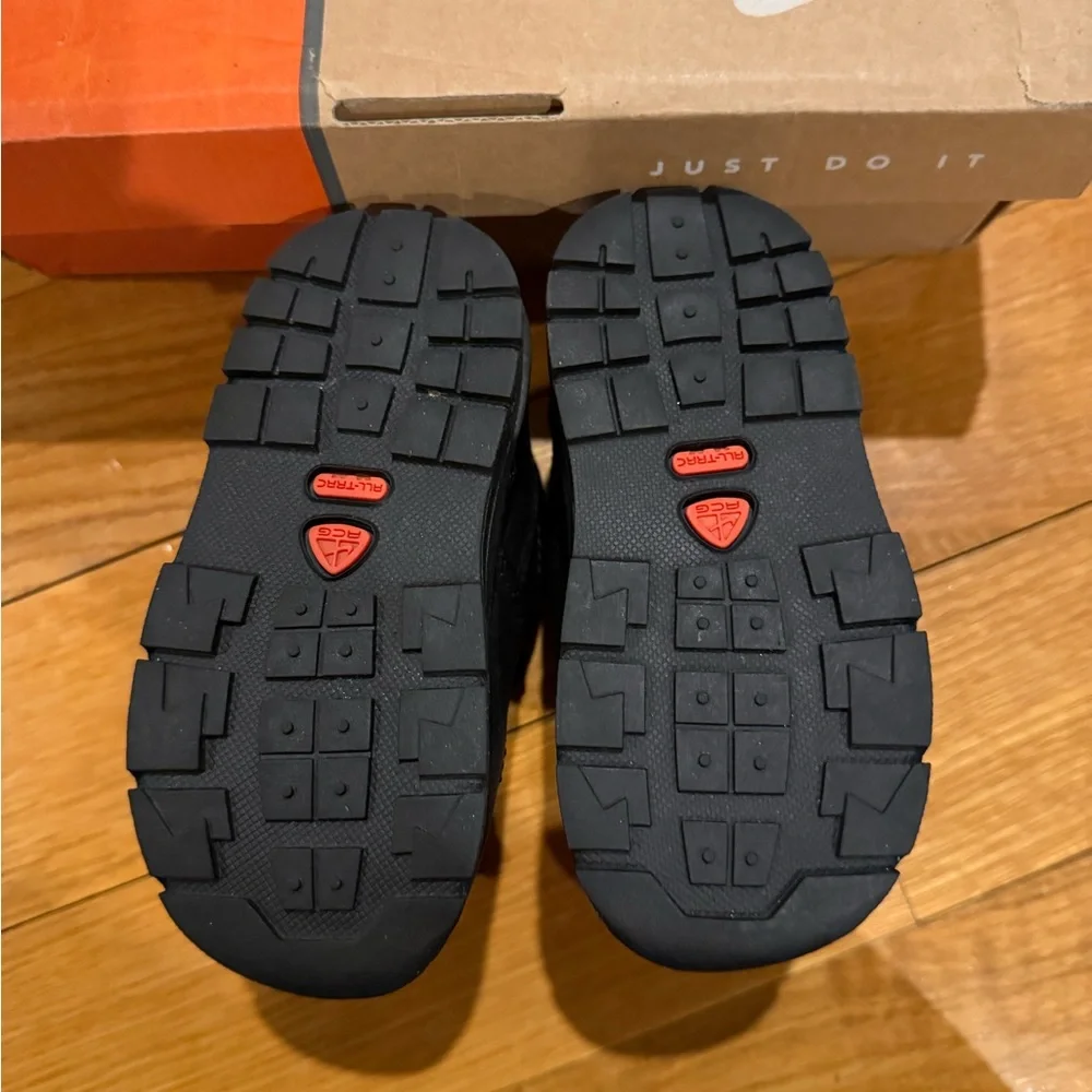 NIKE toddlers Air Max Goadome ACG boots